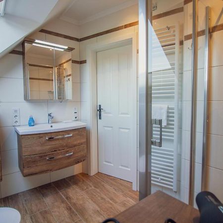 Up Besoeoek - Rapsbluete Mit Infrarotsauna Krummhörn エクステリア 写真