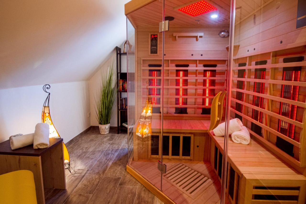 Up Besoeoek - Rapsbluete Mit Infrarotsauna Krummhörn エクステリア 写真