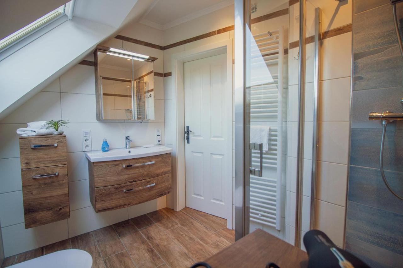 Up Besoeoek - Rapsbluete Mit Infrarotsauna Krummhörn エクステリア 写真
