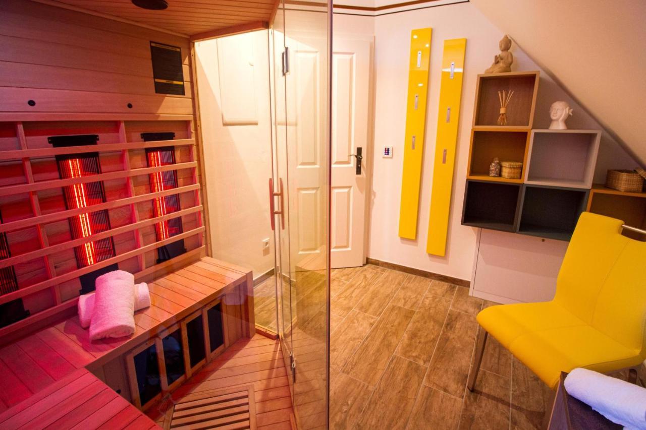 Up Besoeoek - Rapsbluete Mit Infrarotsauna Krummhörn エクステリア 写真